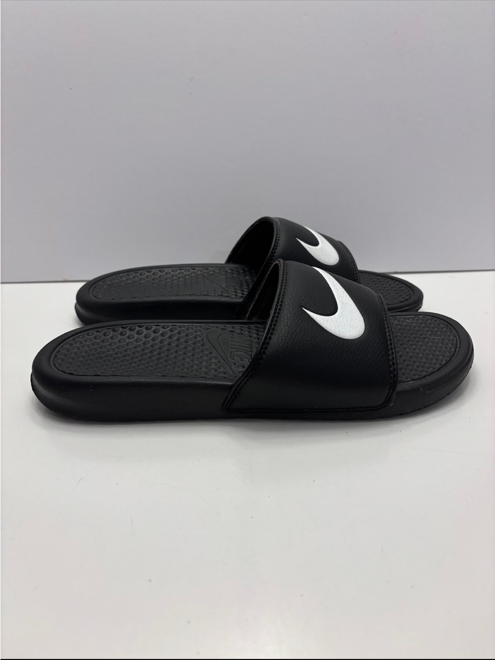 Nike Benassi swoosh Slides size 9
